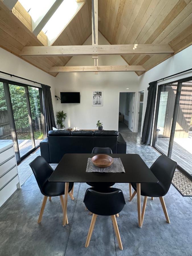 Modern Two Bedroom Oasis Whangamata Exterior photo